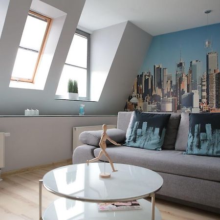 Studio di 35 m² in Appartamento con 1 bagno privato in zona Poznan Centro Esterno foto