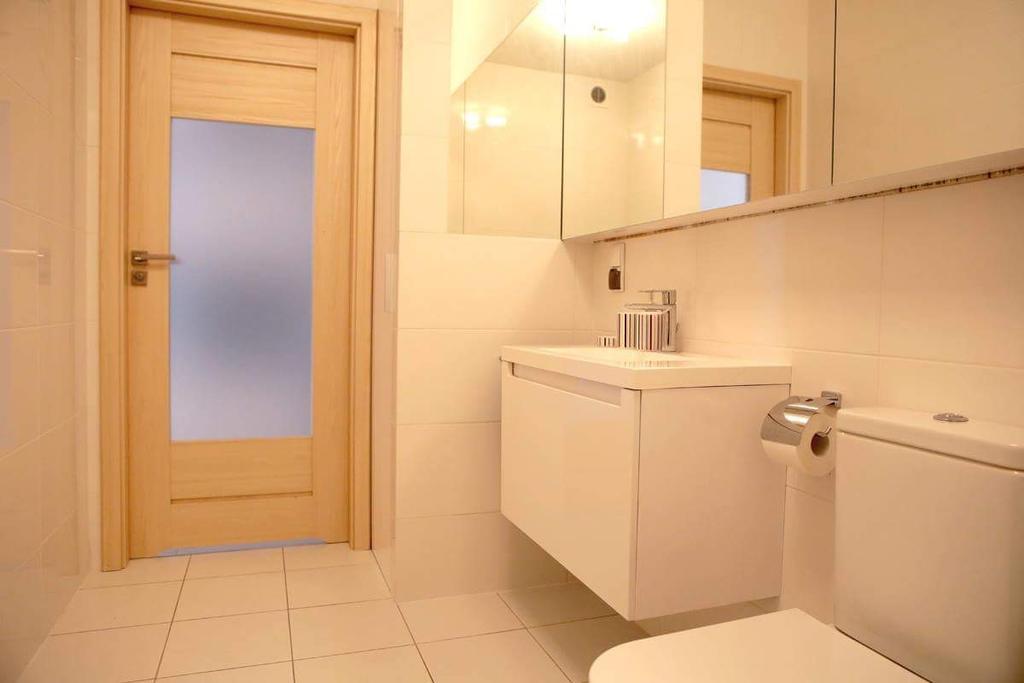 Studio di 35 m² in Appartamento con 1 bagno privato in zona Poznan Centro Esterno foto