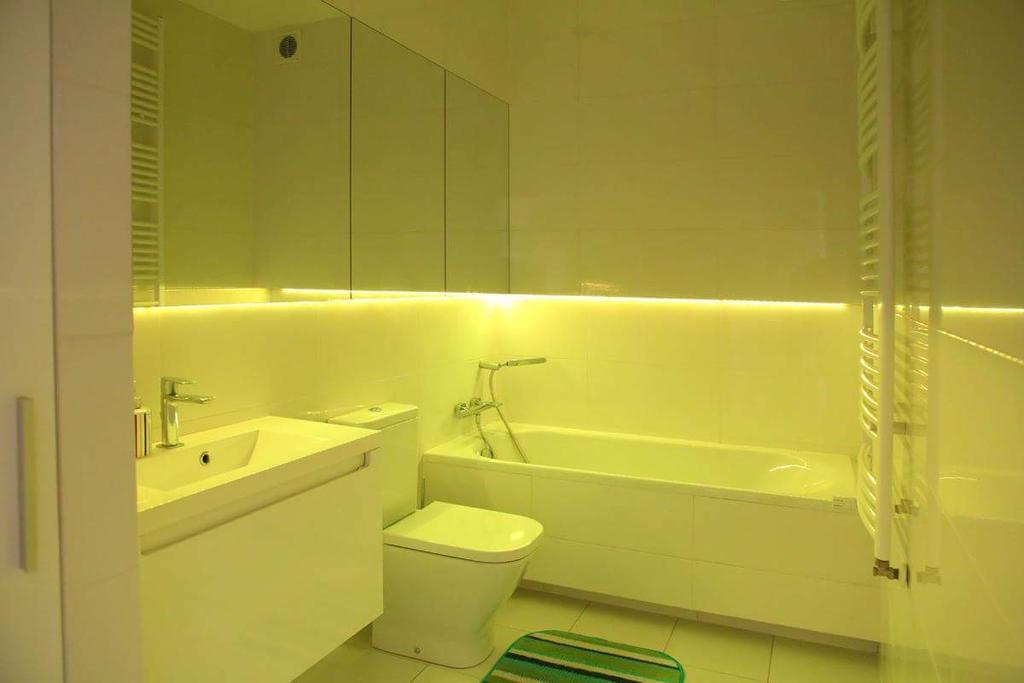 Studio di 35 m² in Appartamento con 1 bagno privato in zona Poznan Centro Esterno foto