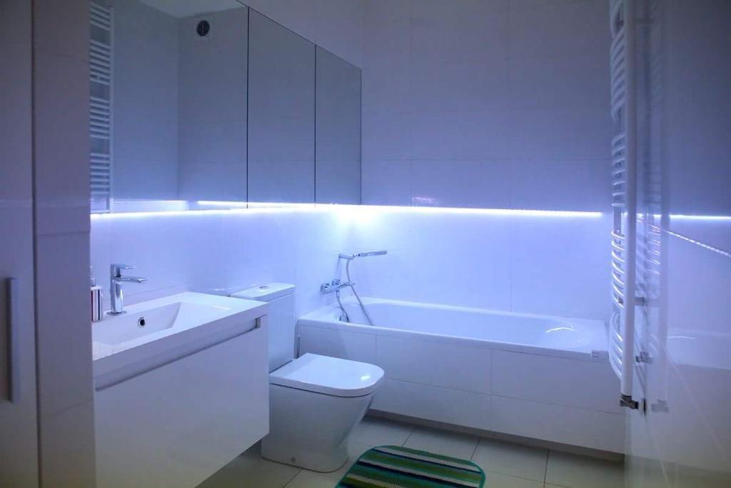 Studio di 35 m² in Appartamento con 1 bagno privato in zona Poznan Centro Esterno foto