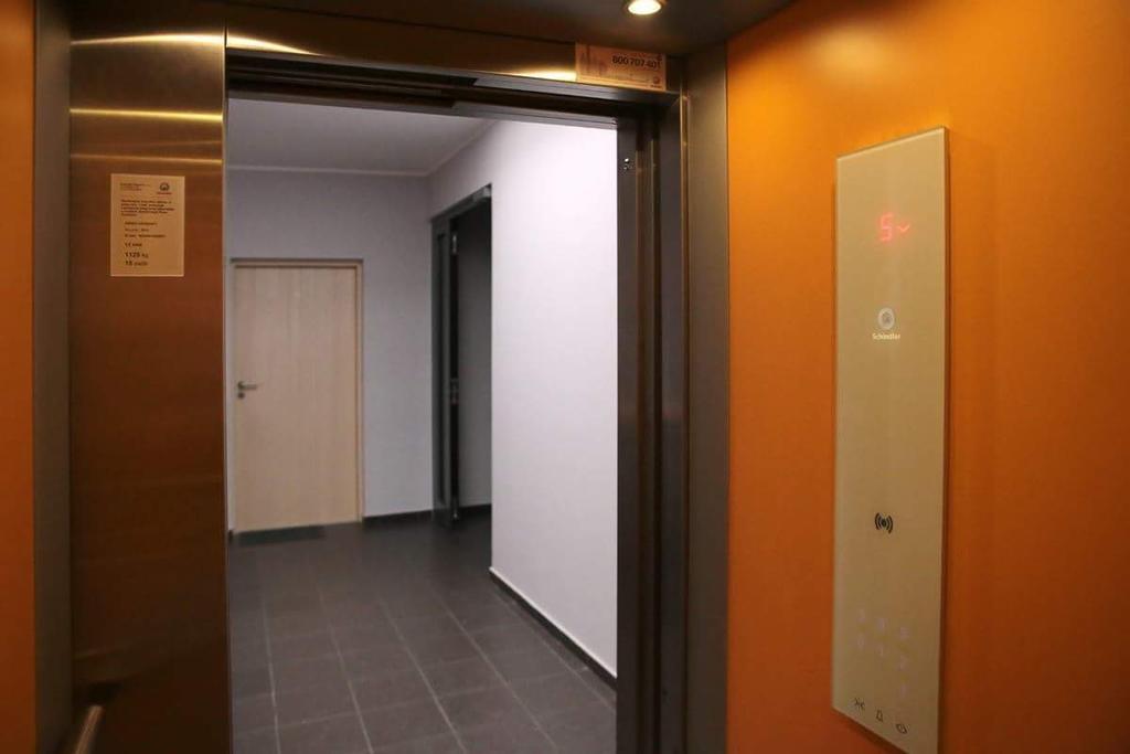 Studio di 35 m² in Appartamento con 1 bagno privato in zona Poznan Centro Esterno foto