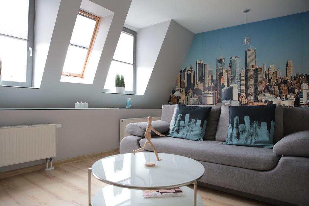Studio di 35 m² in Appartamento con 1 bagno privato in zona Poznan Centro Esterno foto